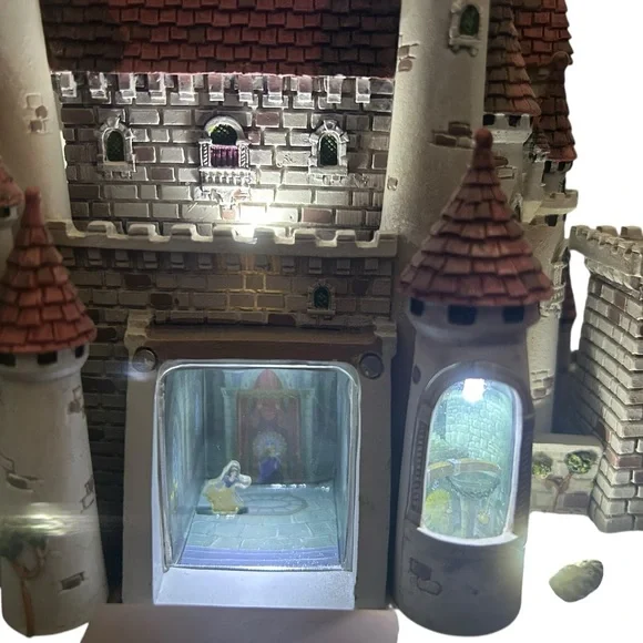 Disney Snow White Castle - #4 in Disney Castle Collection - w/lights - Picture 5 of 12